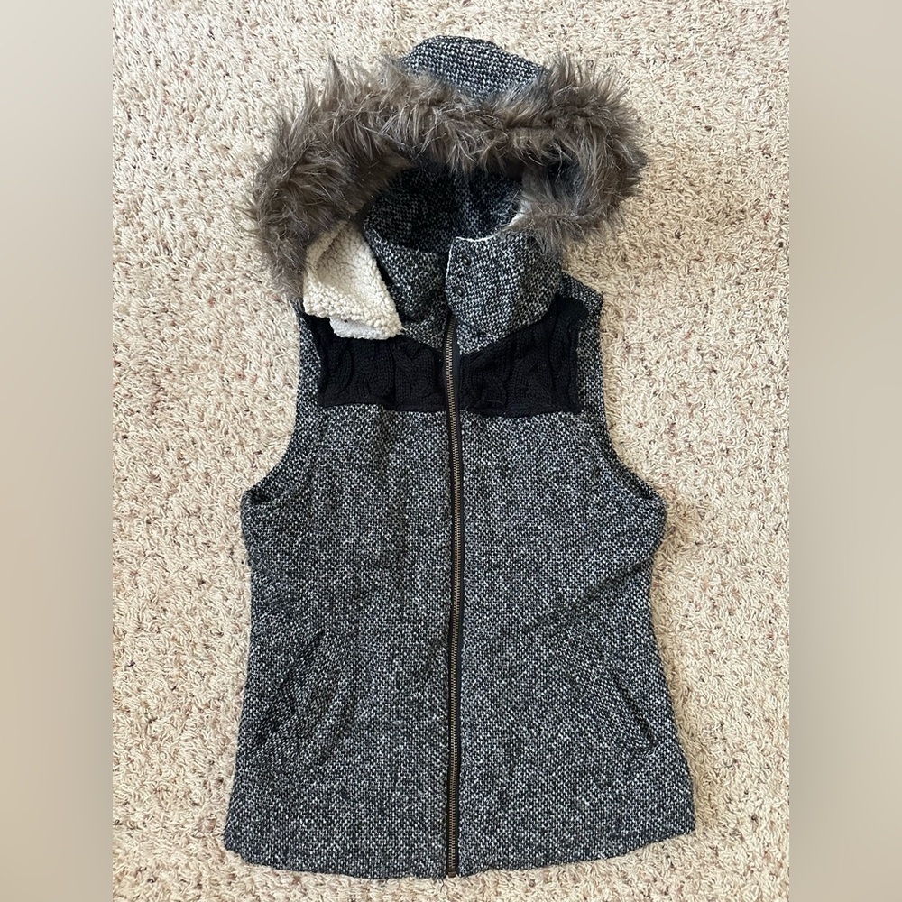Mossimo Supply Co. Winter hooded vest size S Small Faux Fur Accents